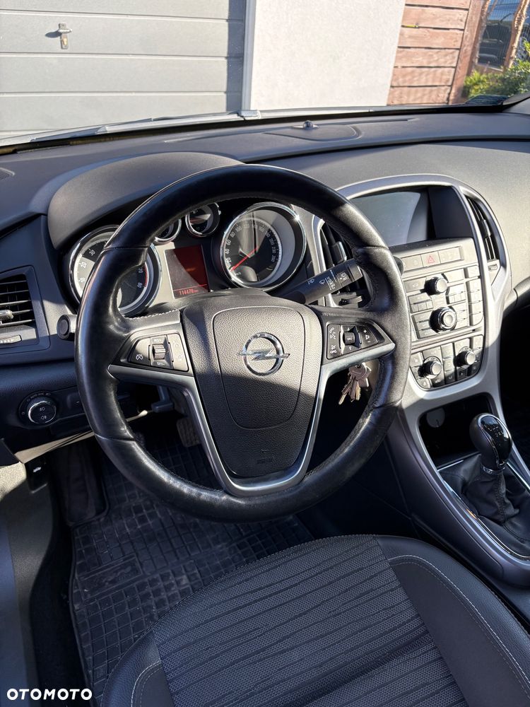 Opel Astra 1.4 T Executive - 11