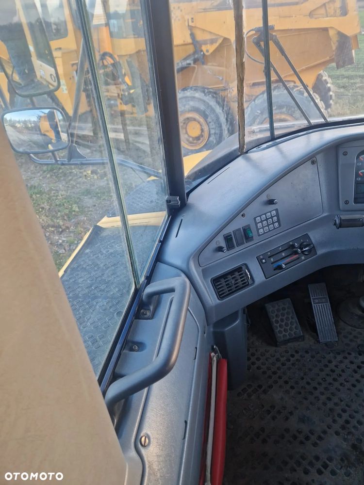 Volvo A25D - 10