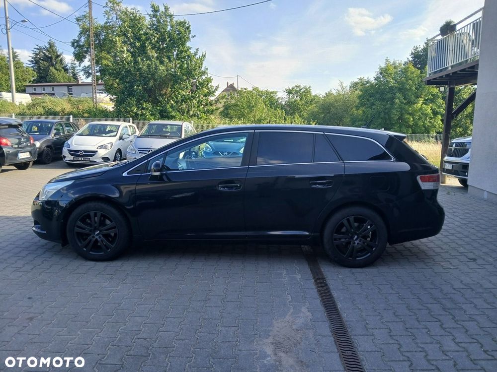 Toyota Avensis 2.2 D-4D Style - 8