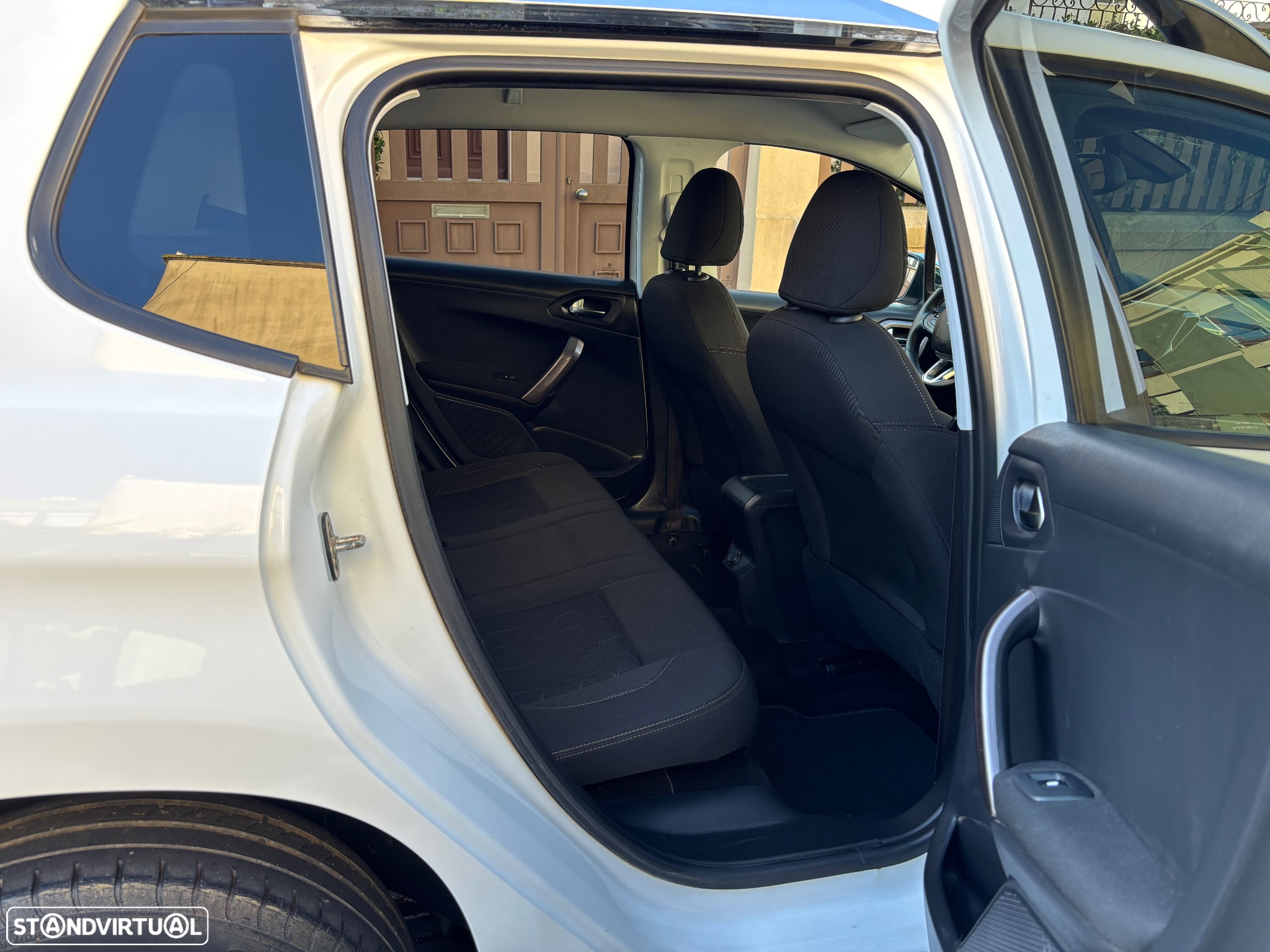 Peugeot 2008 1.2 PureTech Style - 9