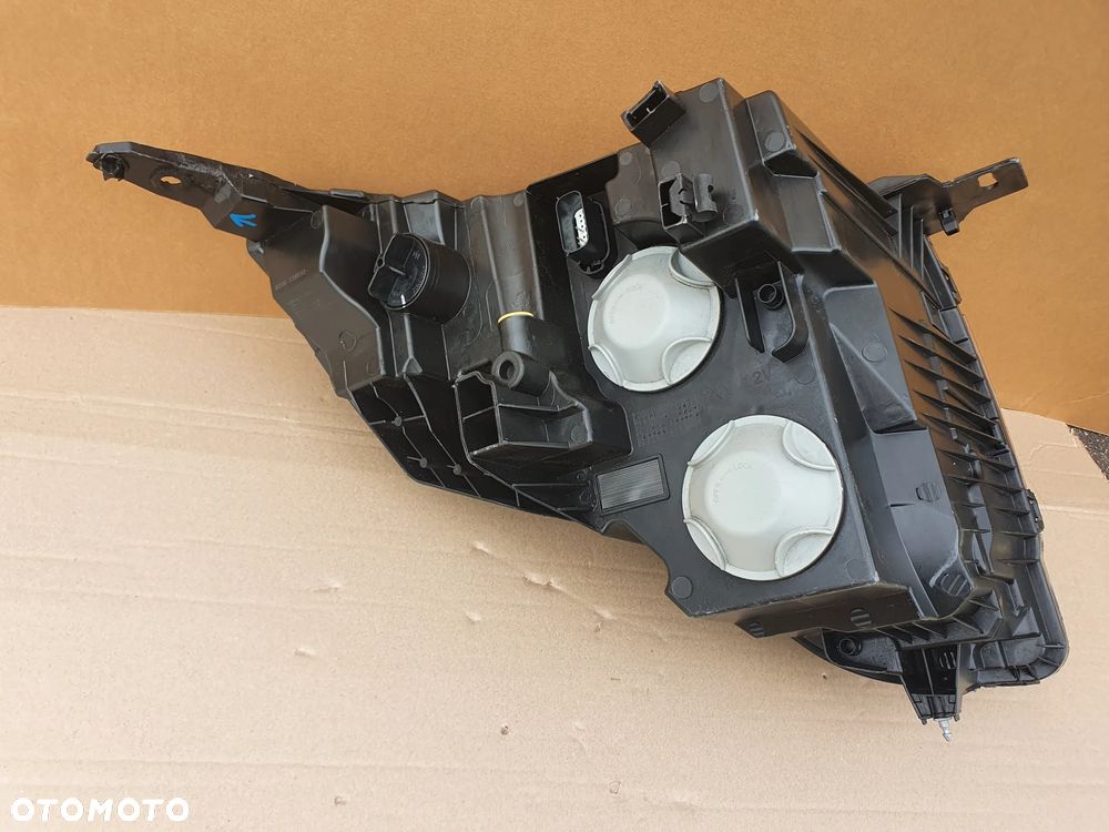Lampa przednia lewa Ford Transit Courier MK2 rok 23- - 12