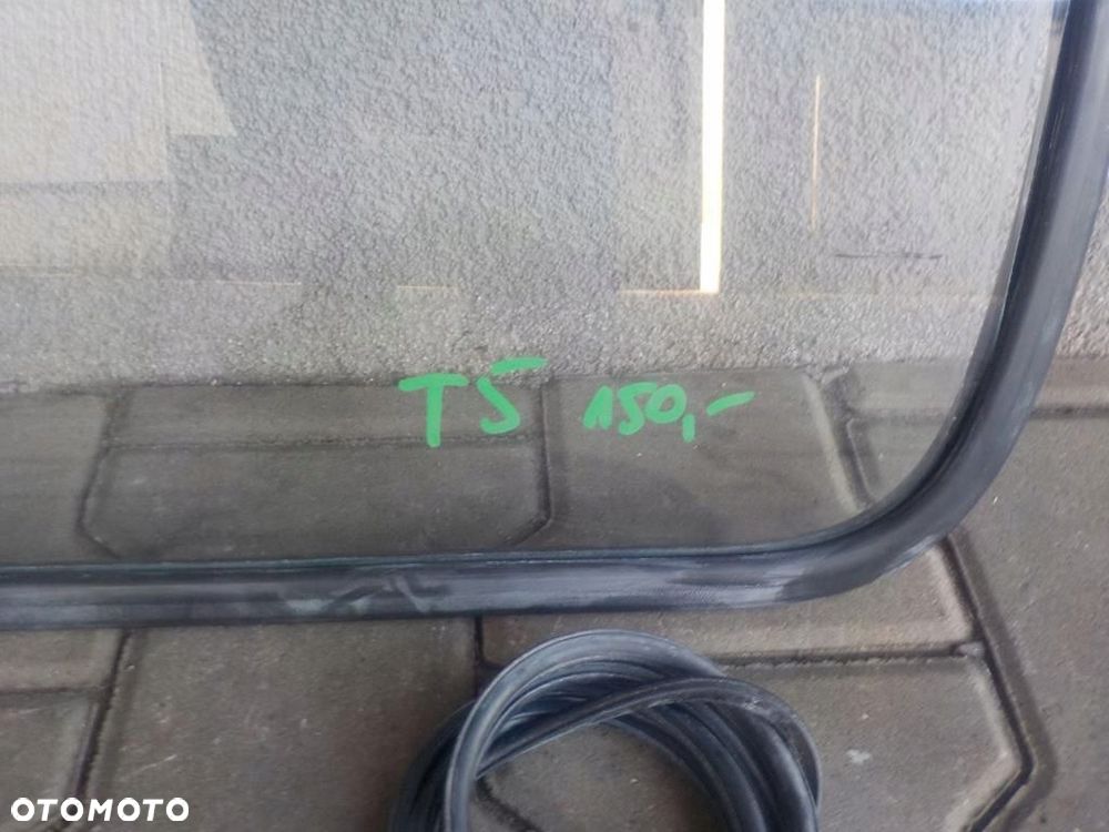 VW T5 SZYBA ŚCIANY GRODZIOWEJ - 2