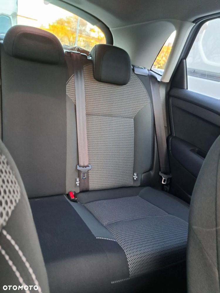 Citroën C4 e-HDi 115 Selection - 11