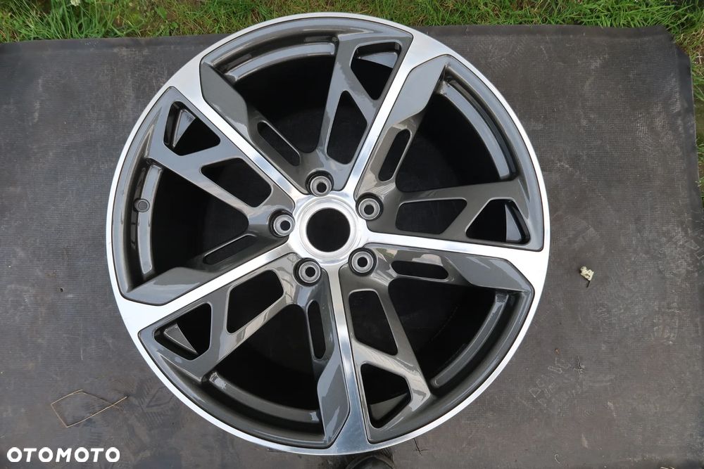 L47 Felga Porsche Taycan 9J1601025AM 11x21et66 - 1