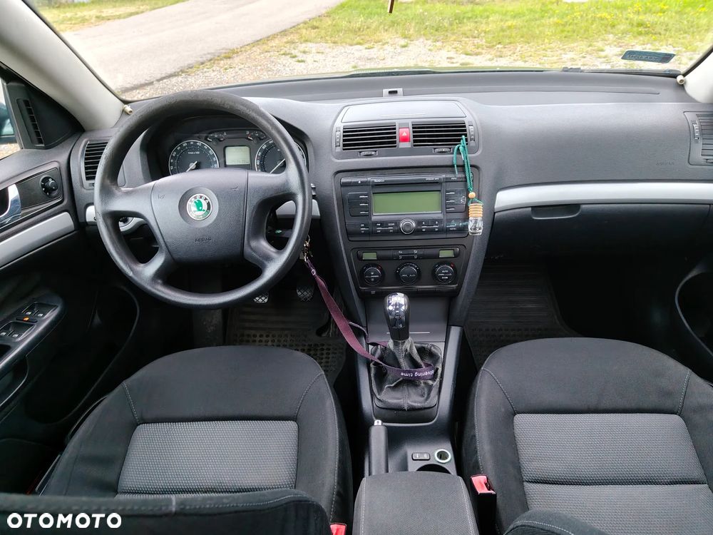 Skoda Octavia 1.6 Ambiente - 14