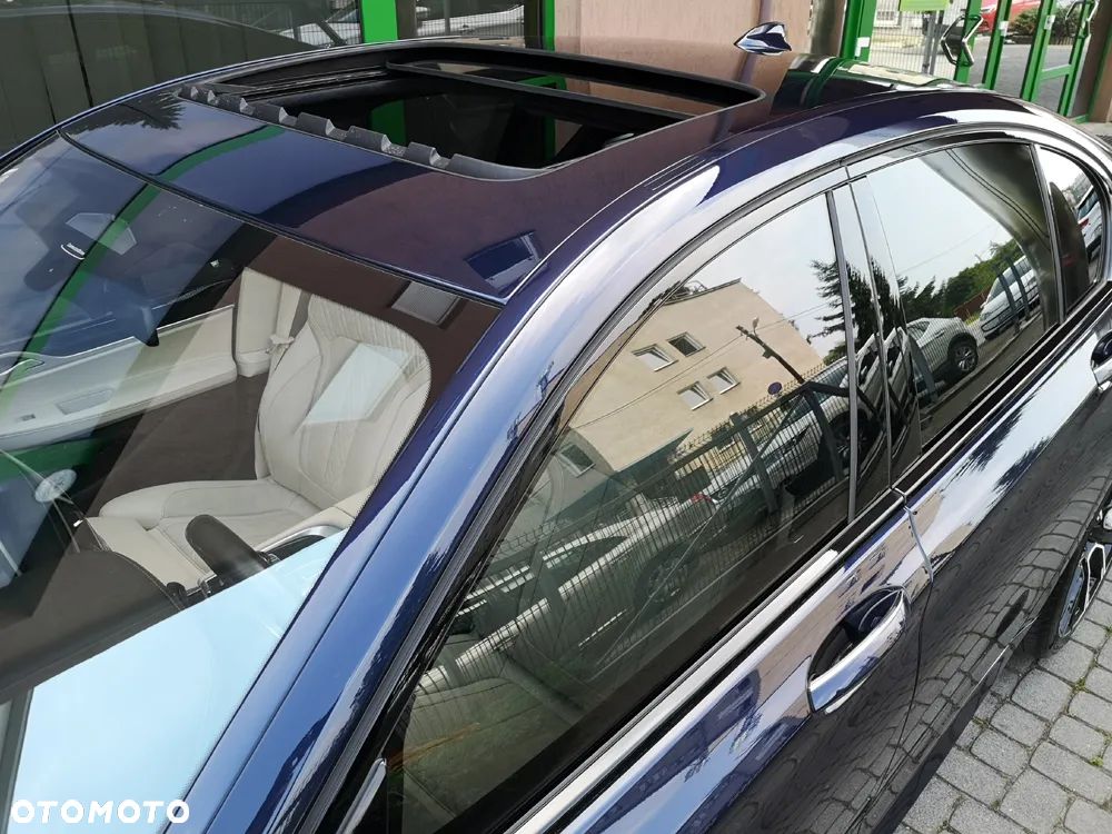 BMW Seria 7 750i xDrive sport - 9