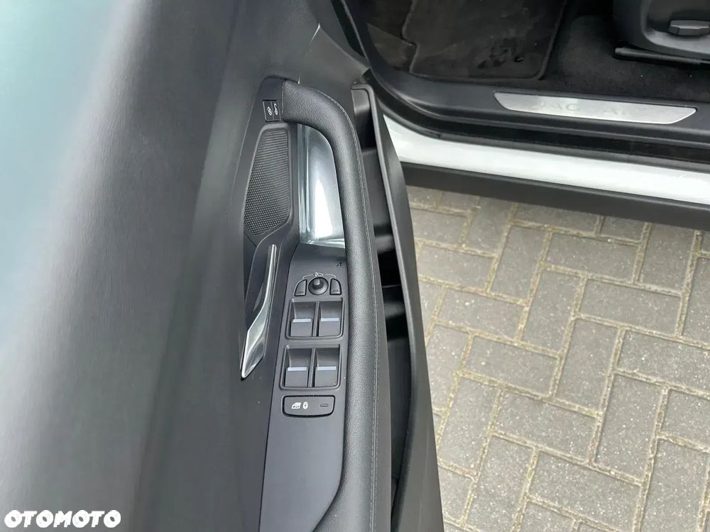 Jaguar E-Pace 2.0 i4D FWD S - 10