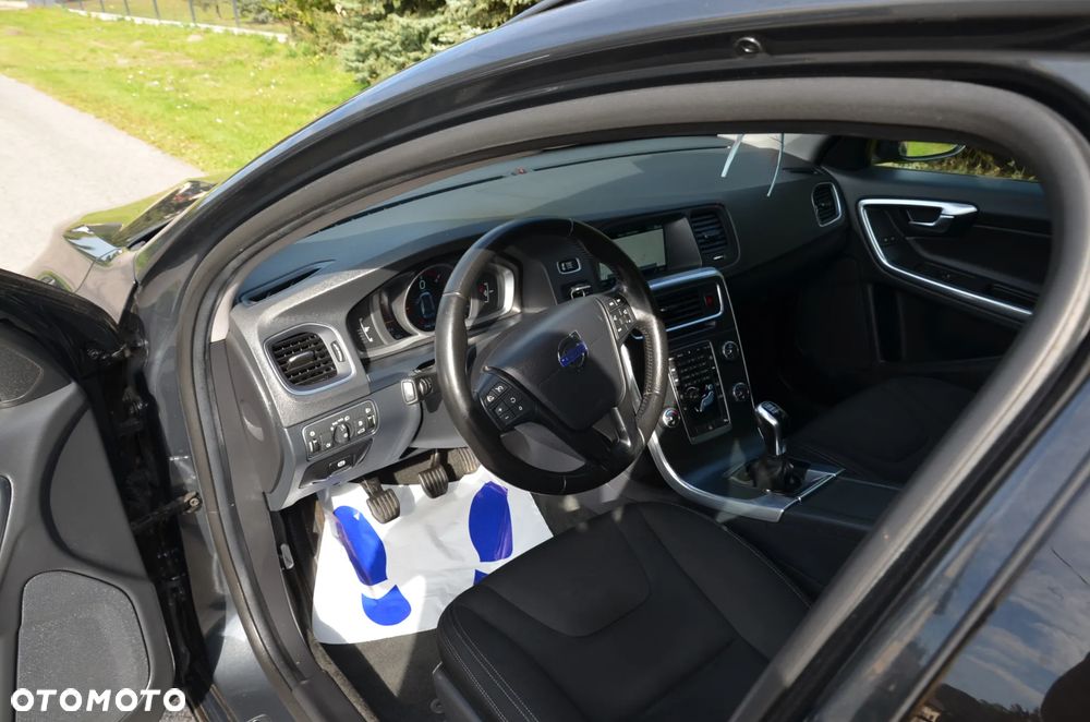 Volvo V60 D3 Drive-E Momentum - 29