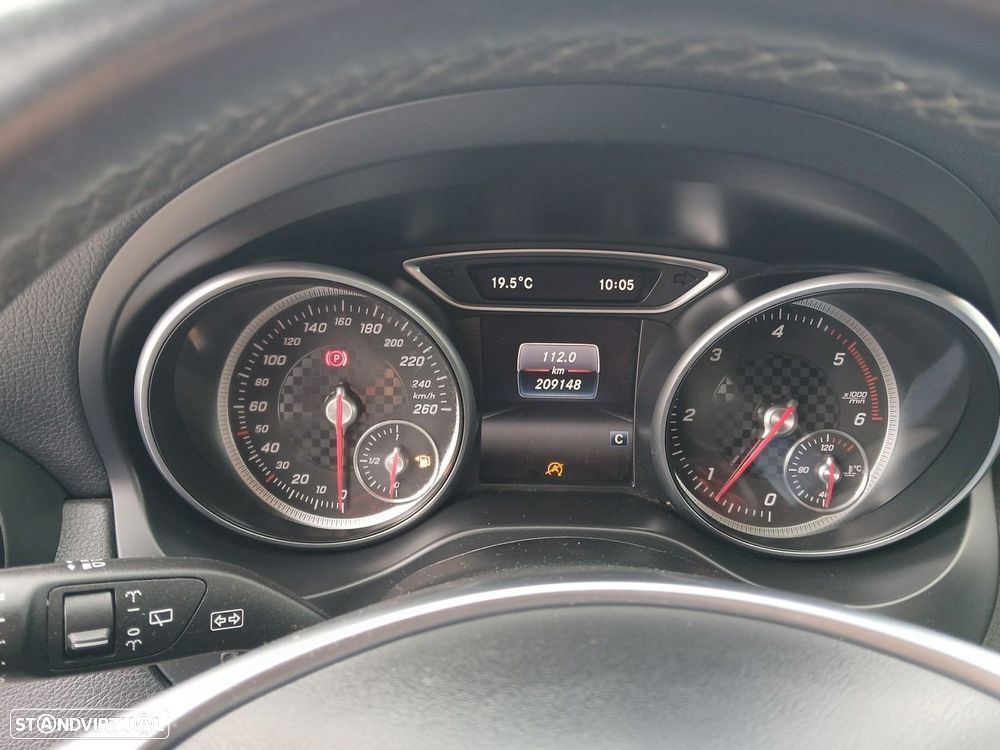 Mercedes-Benz A 200 d AMG Line - 28