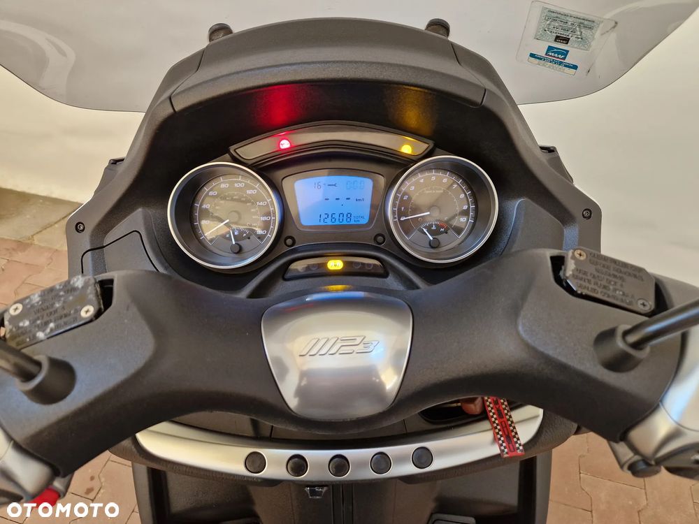 Piaggio MP-3 - 7