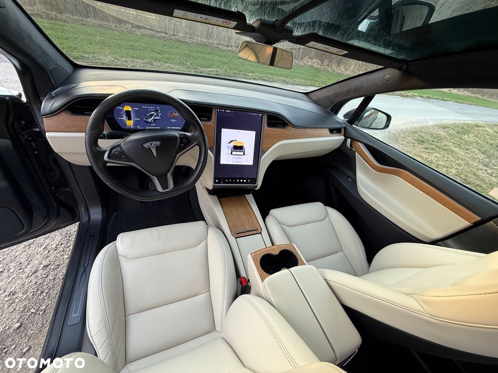 Tesla Model X - 9