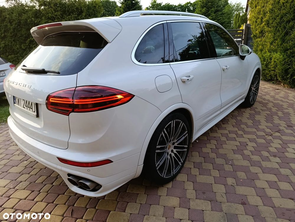 Porsche Cayenne S Diesel Platinum Edition - 12