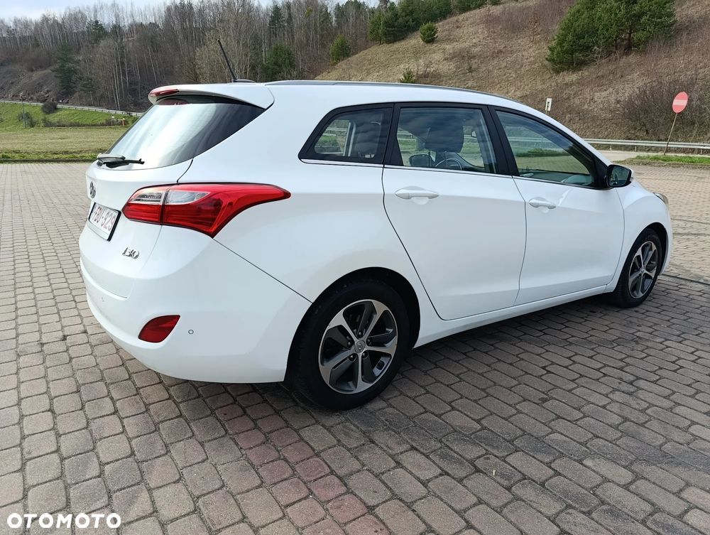 Hyundai i30 blue Kombi 1.6 GDi Style - 10