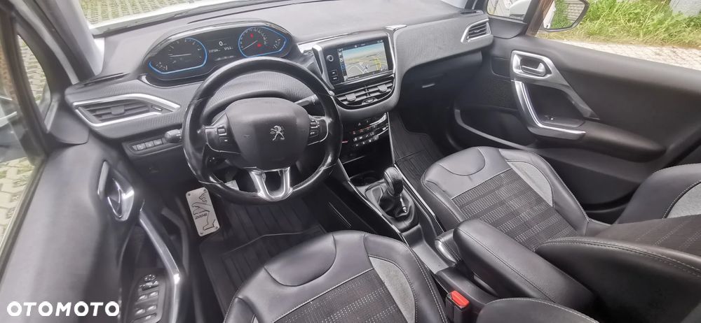 Peugeot 2008 1.2 Pure Tech Style S&S - 10