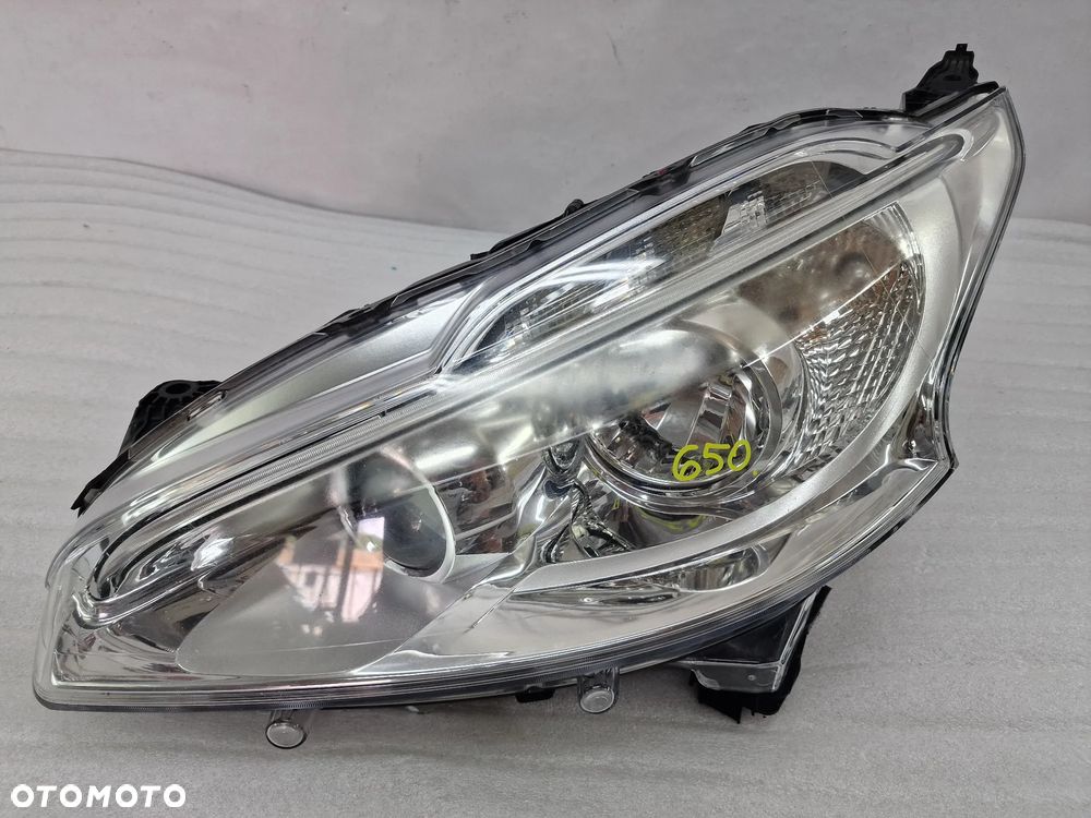 PEUGEOT 208 12- LEWA LAMPA PRZEDNIA PRZÓD SOCZEWKA + LED , NR 9802221480 , NR AUKCJI LA650 - 1
