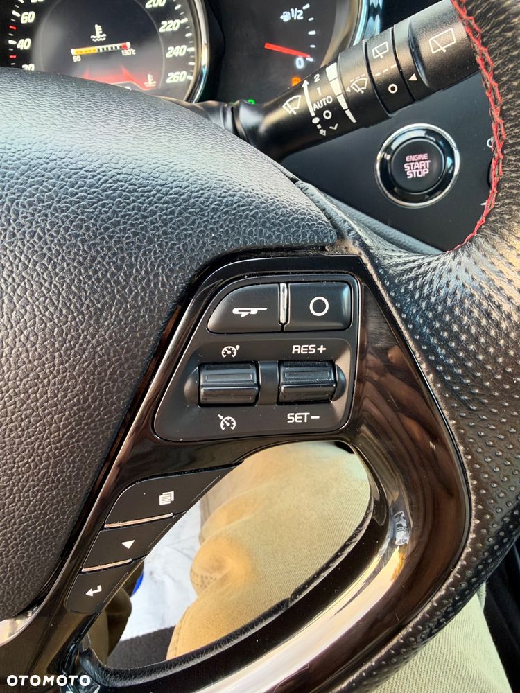 Kia Ceed - 33