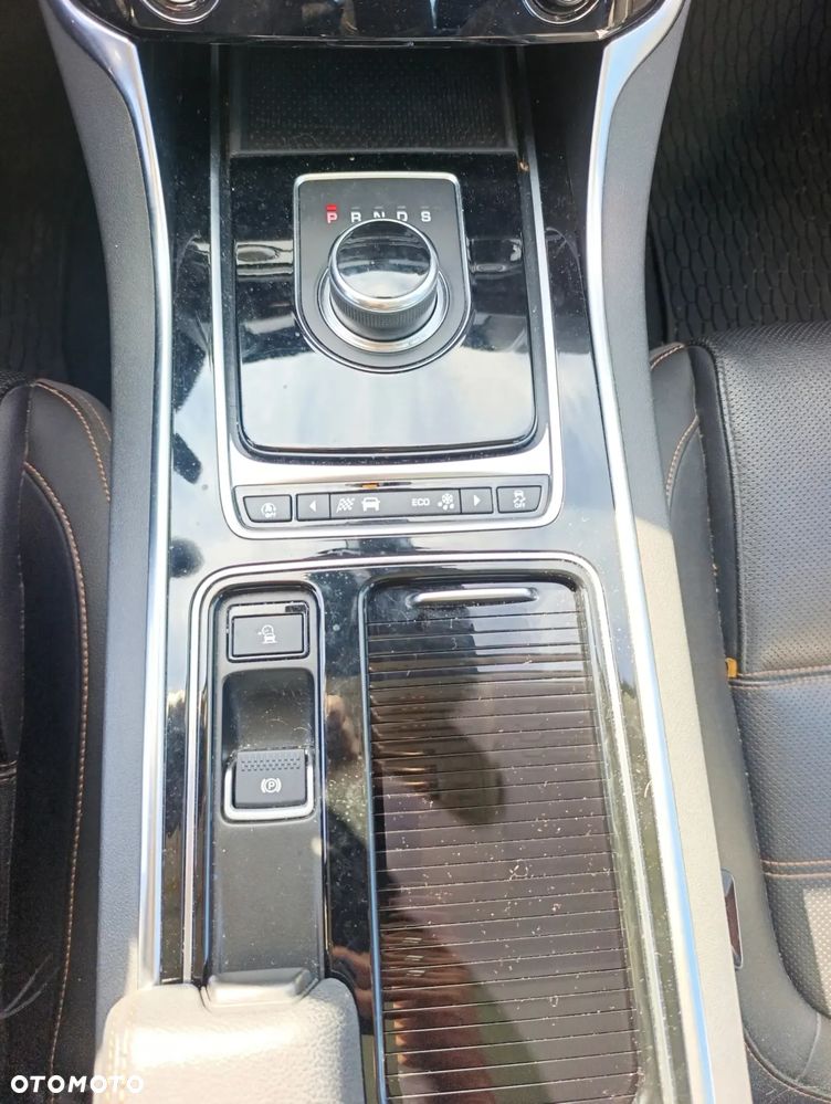 Jaguar XE - 14