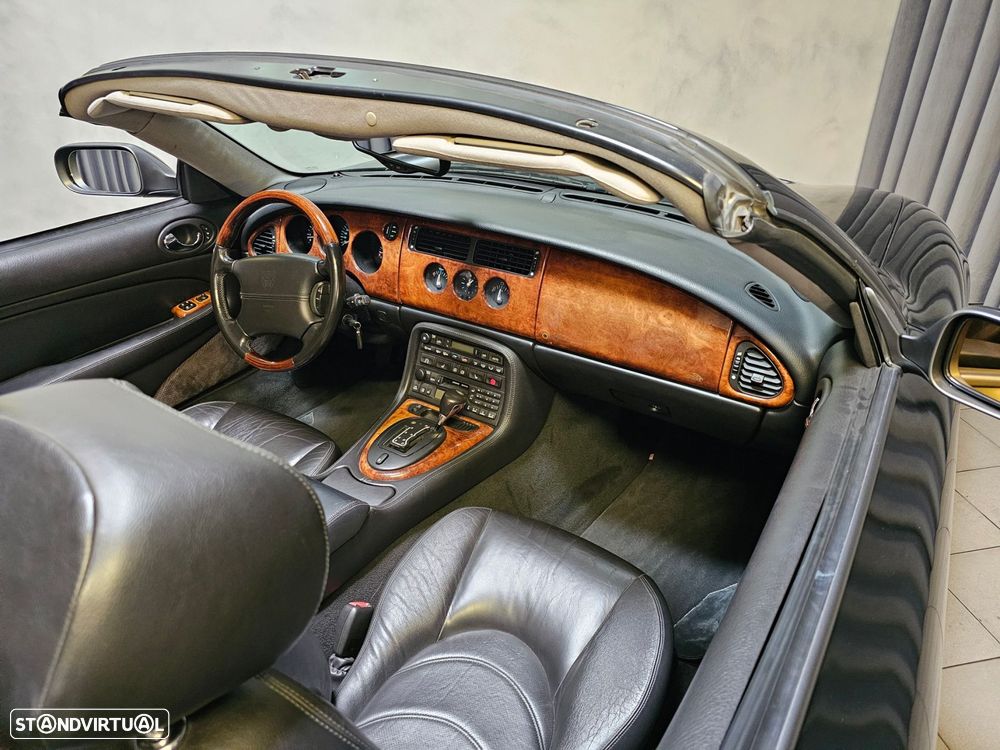 Jaguar XK XKR 4.2 Coupé SC - 13