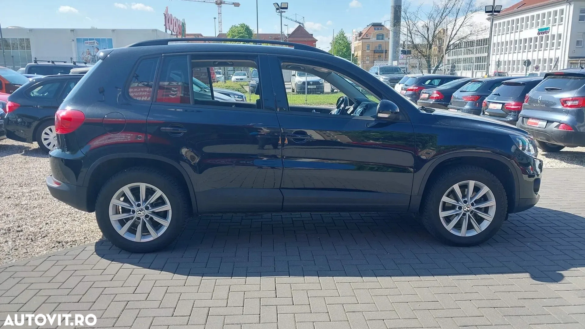 Volkswagen Tiguan - 9