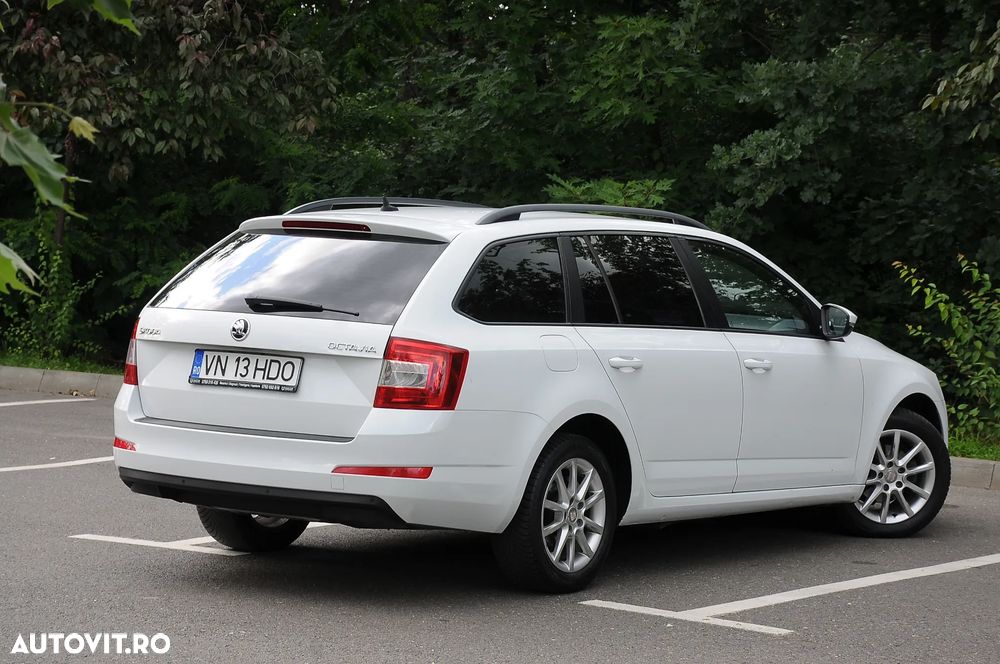 Skoda Octavia 1.6 TDI DSG Style - 4