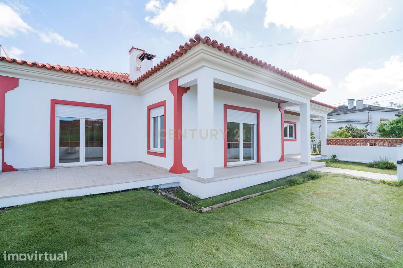 Moradia T3 Térrea com 1.050m² de Terreno, Cave de Convívio e Elevada E - Grande imagem: 4/24