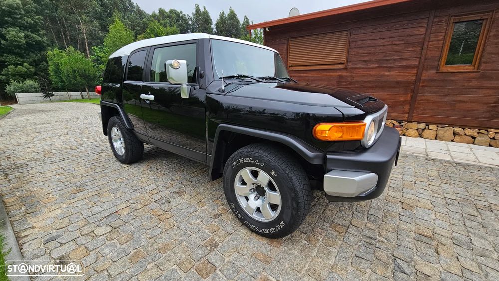 Toyota FJ Cruiser - 2