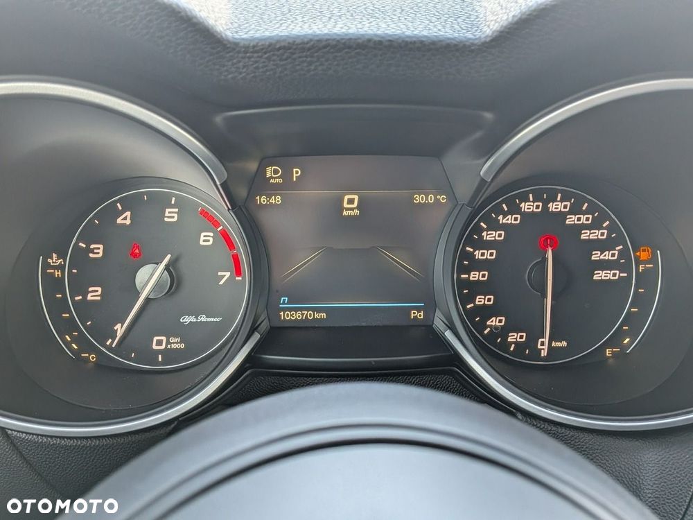 Alfa Romeo Stelvio - 12