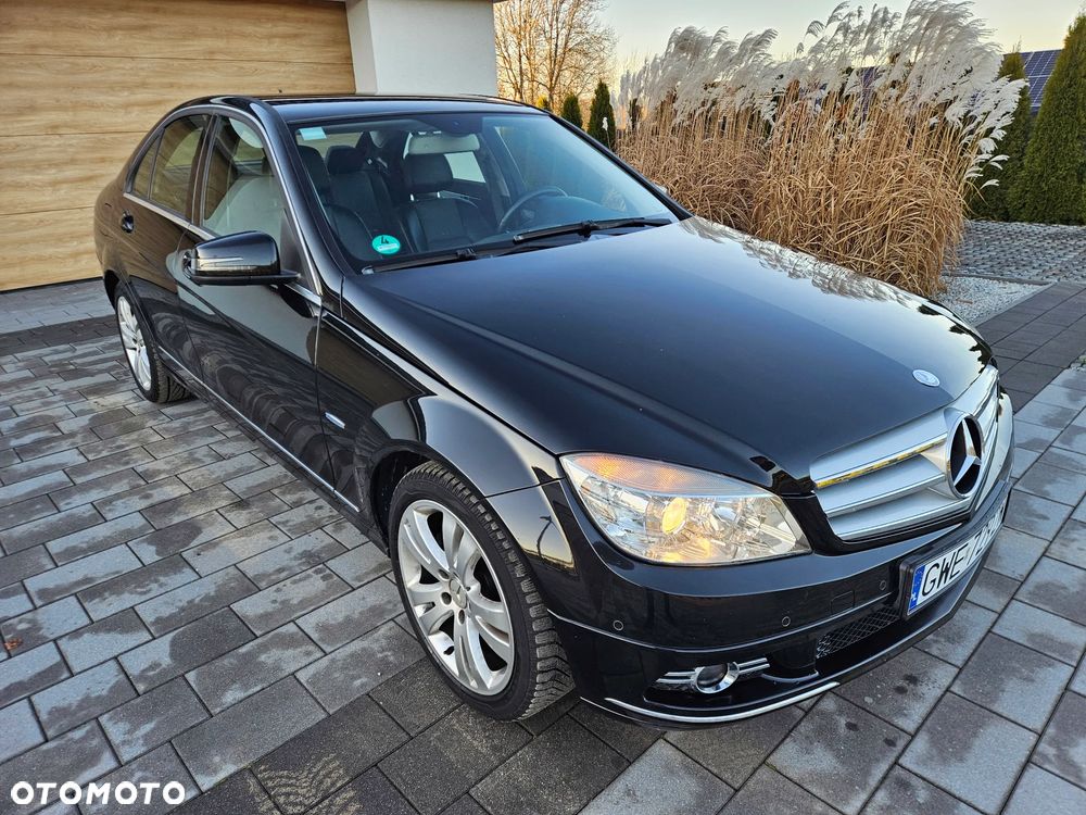 Mercedes-Benz Klasa C 180 CGI BlueEFFICIENCY Avantgarde - 2