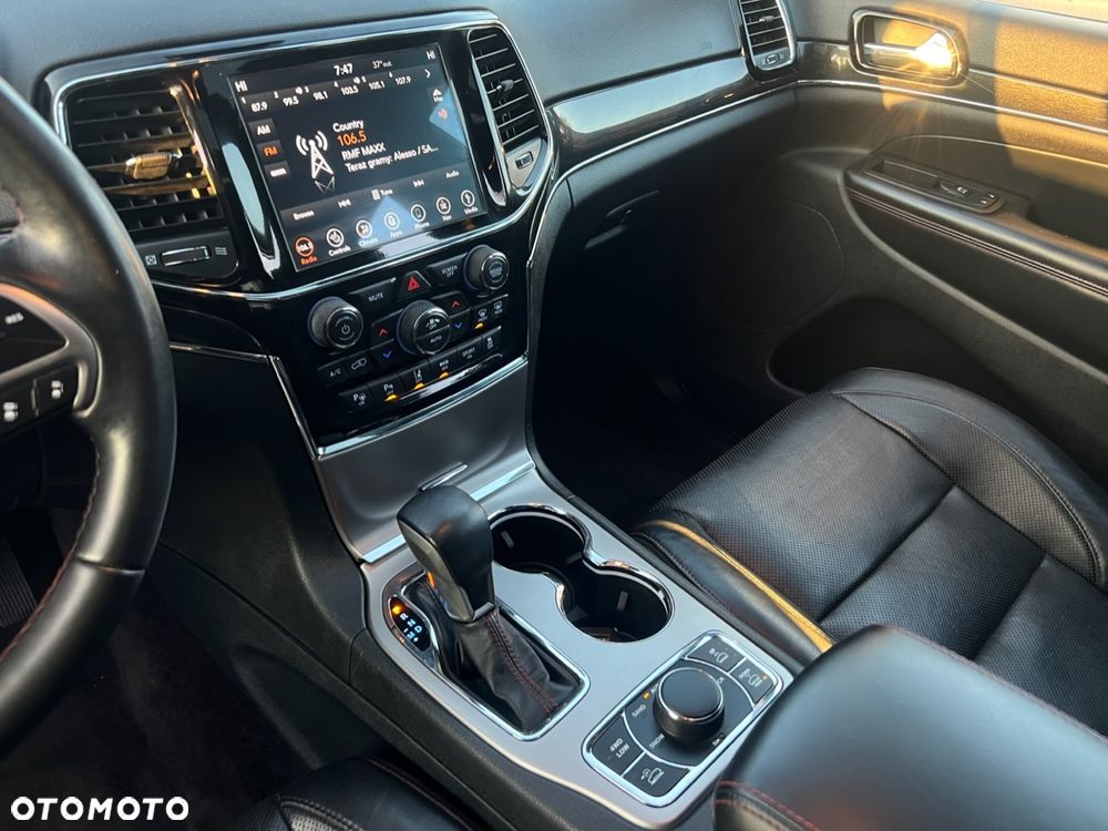 Jeep Grand Cherokee - 31