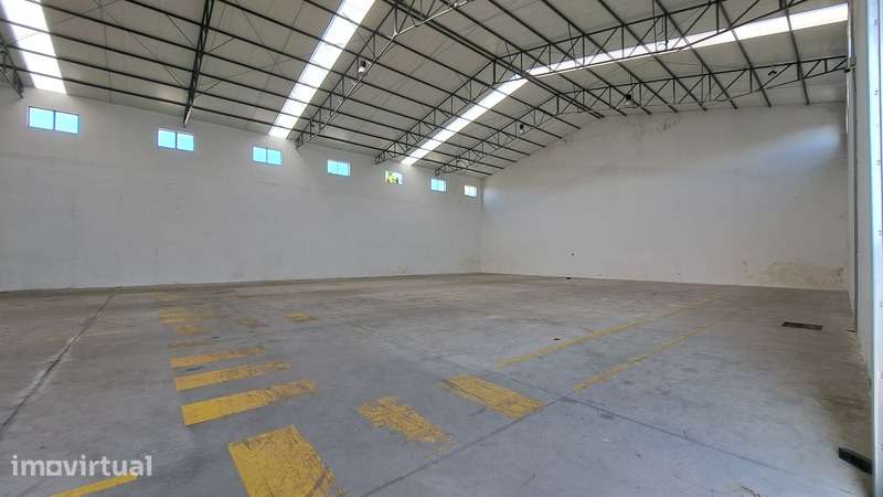Armazém de 983 m² em Zona Industrial Junto à A8 em Torres Vedras - Grande imagem: 4/21