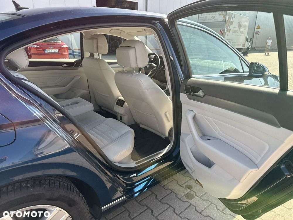 Volkswagen Passat 2.0 TSI Elegance DSG - 18