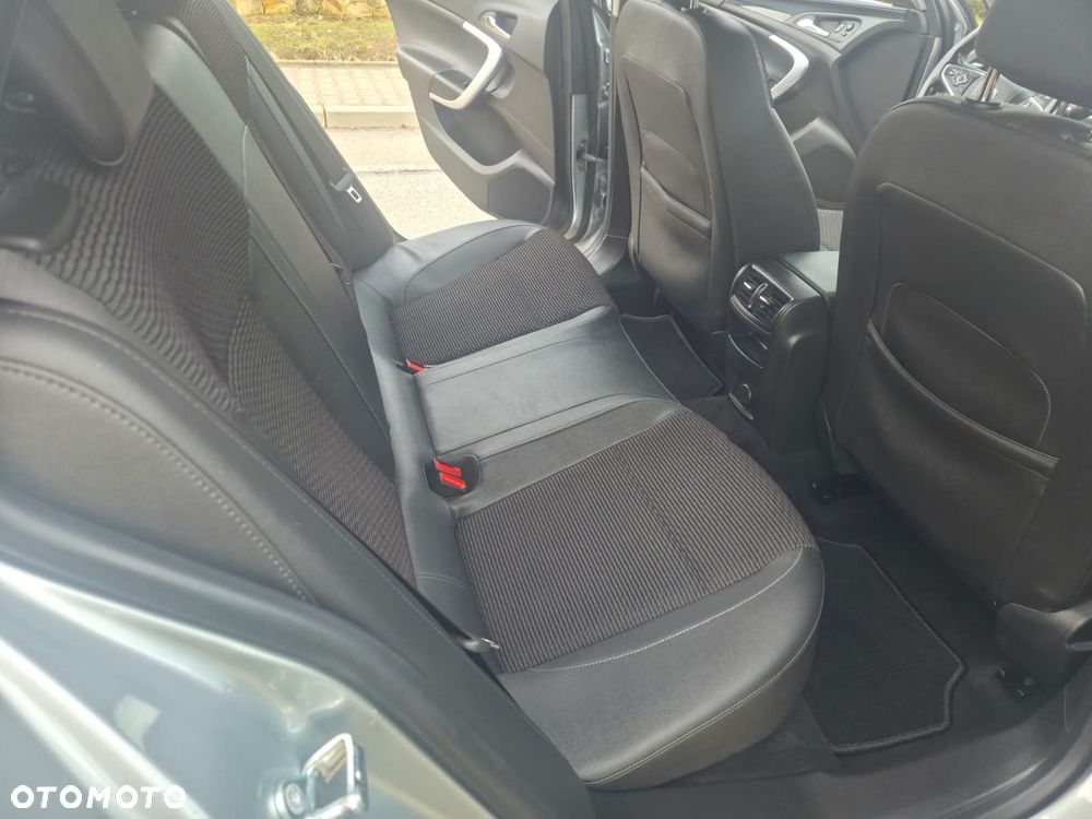 Opel Insignia - 16