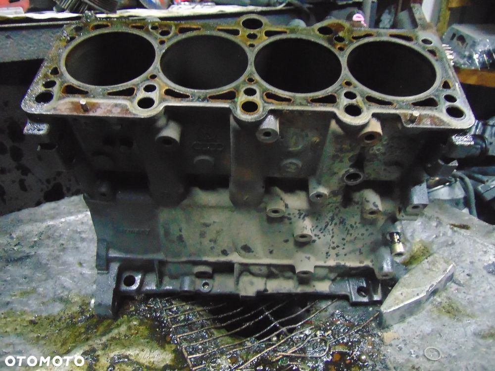 Blok silnika VW Golf 5 2,0 tfsi - 8