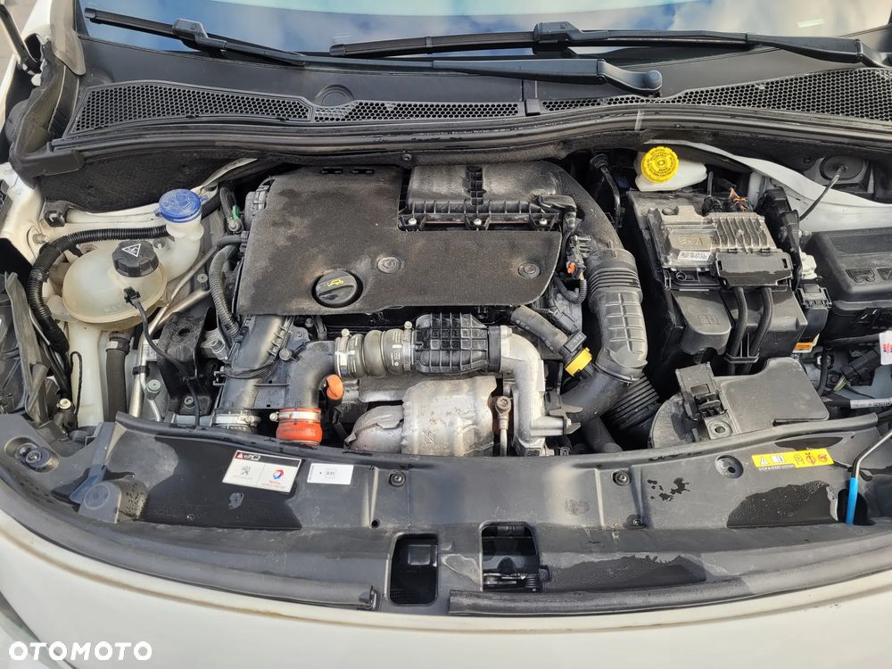 Peugeot 2008 BlueHDi 100 STOP & START Allure - 24