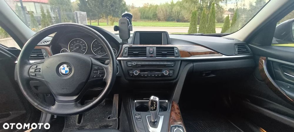 BMW Seria 3 328i xDrive Luxury Line - 13