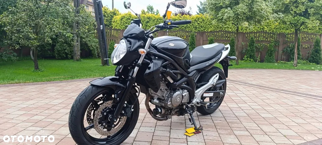 Suzuki GSR - 5