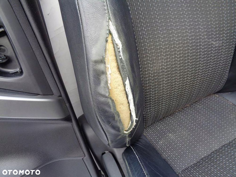 FOTELE SIEDZENIA GRZANE WENTYLOW AURIS 2 II KOMBI - 7