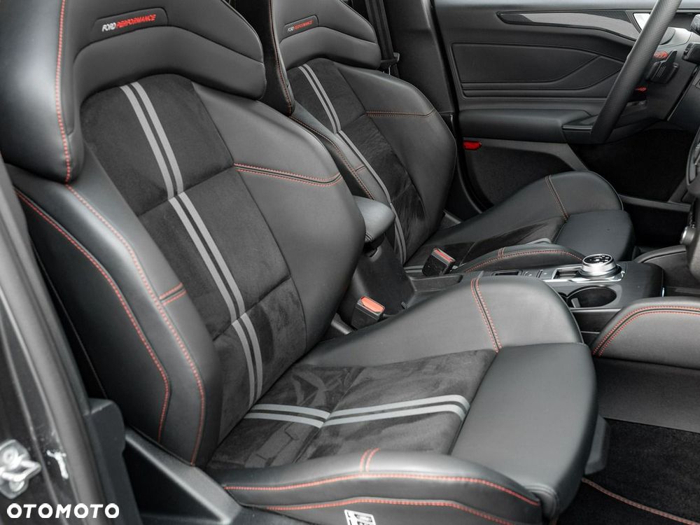 Ford Focus 2.3 EcoBoost ST X - 33