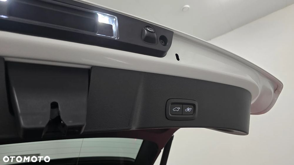 Volvo XC 40 B3 B DKG Ultra Black Edition - 10