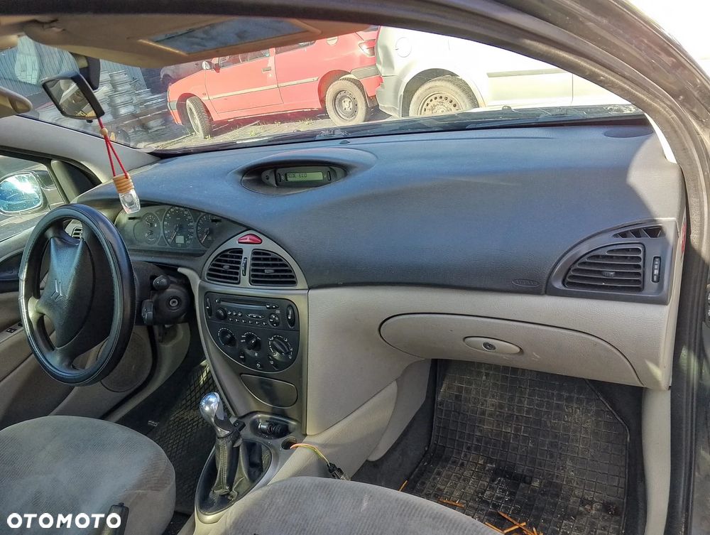 Citroen C5 I przed Lift (01-04r.) 1.8B 115KM. Silnik 6FZ EW7J4 Skrzynia 20DL29 lakier EYT.Cały na części. GWARANCJA !!! Przód Tył Zestaw Komplet Drzwi Klapa Zderzak Błotnik Maska Grill Atrapa Szyba Pas Lampa Lusterko Boczki Fotel Kanapa Kokpit Deska Rozdzielcza Przełącznik Włącznik Sterownik Przewody Wiązka Instalacja Moduł Komputer Czujnik Listwa Pompa Alternator Wtryski Głowica Rozrusznik Kompresor Sprzęgło Dwumas Silnik Skrzynia ABS Klimatyzacji Paliwa Wspomagania Kolektor Turbina Przepustnica Zawór Chłodnica Koło Hak Belka Sanki Zawieszenie Mcpherson Półoś Amortyzator Wydech Tłumik Zacisk Most - 7