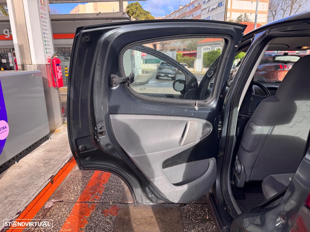 Peugeot 107 1.0 Trendy 2 Tronic - 11