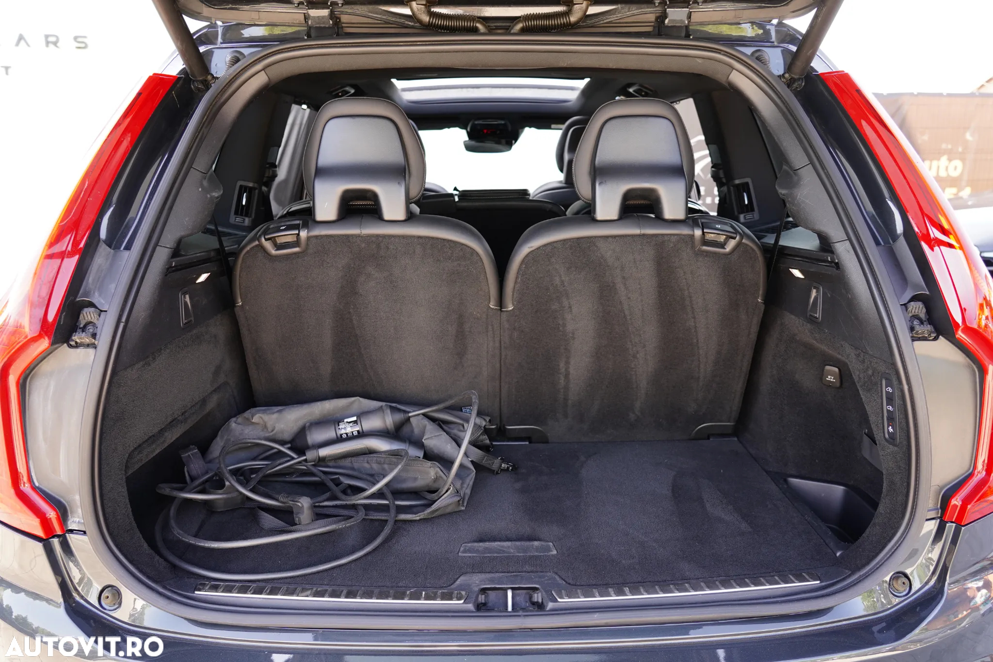 Volvo XC 90 AWD T8 Twin Engine Geartronic RDesign - 32