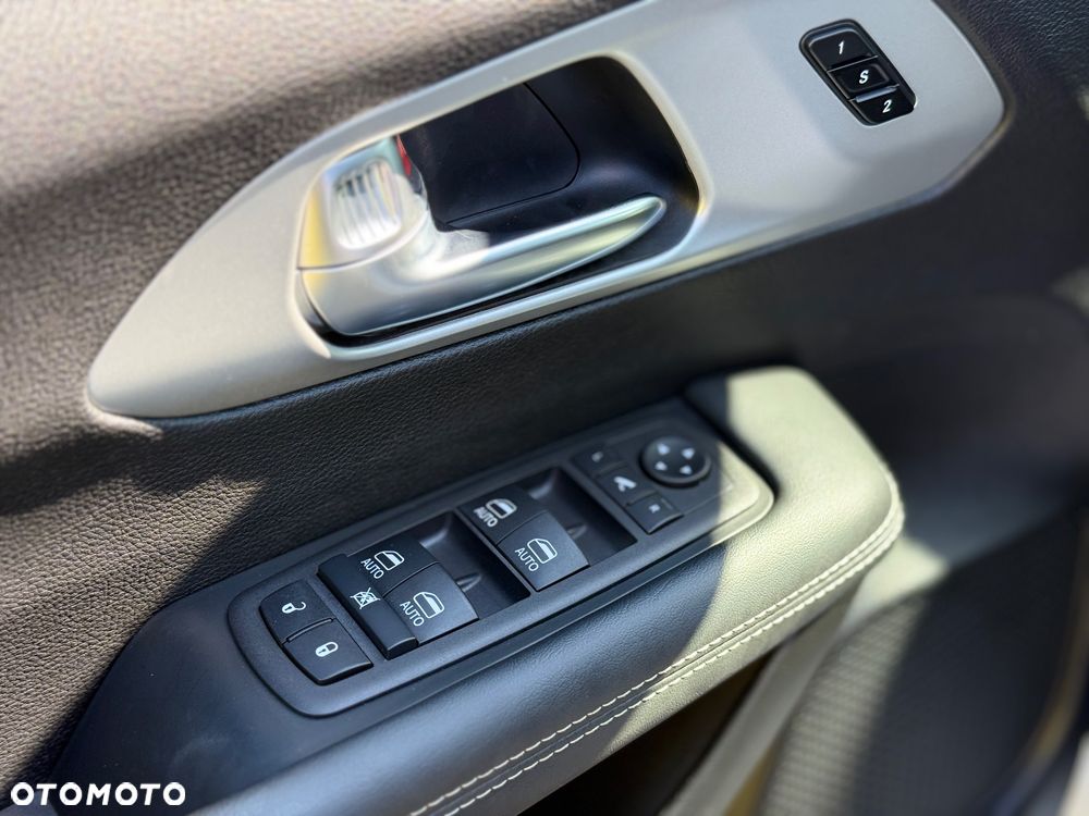 Chrysler Pacifica - 26