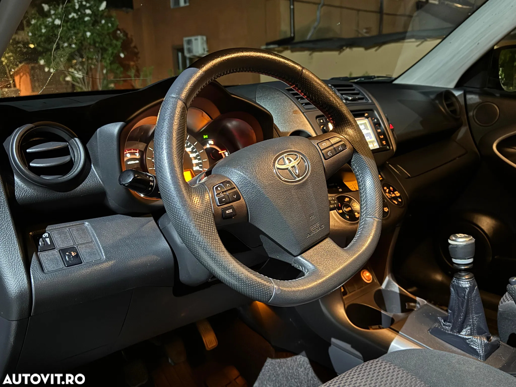 Toyota RAV4 2.2 D-4D Comfort - 12