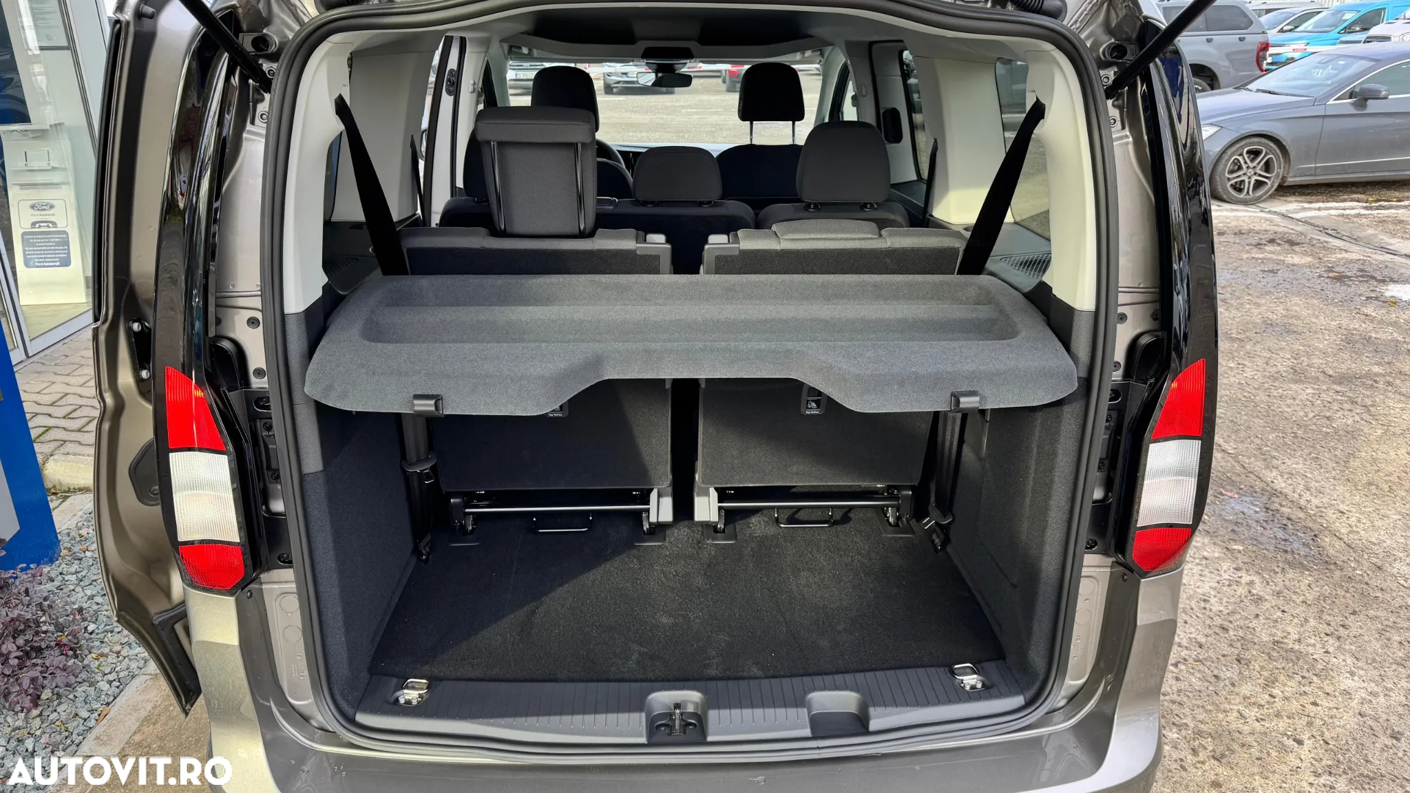 Ford Tourneo Connect 1.5L EcoBoost LWB Titanium - 9