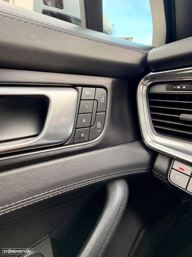 Porsche Panamera - 18