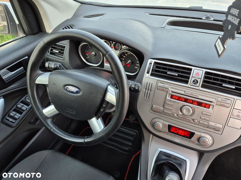 Ford Kuga 2.0 TDCi 2x4 Titanium - 8