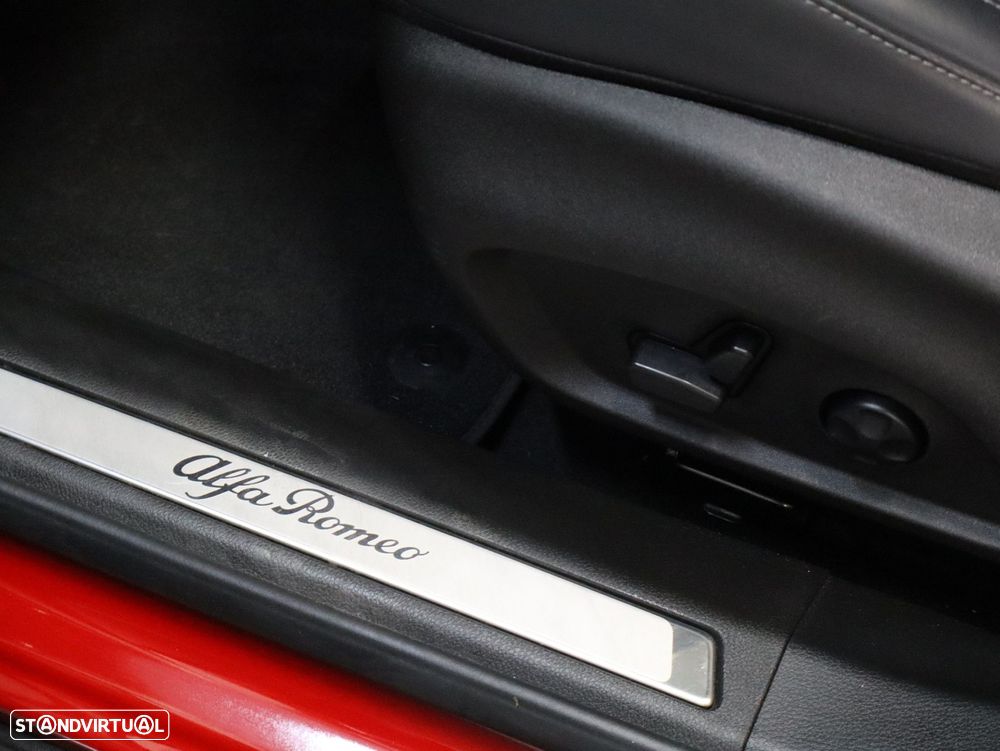 Alfa Romeo Tonale 1.5 Hybrid Veloce - 21