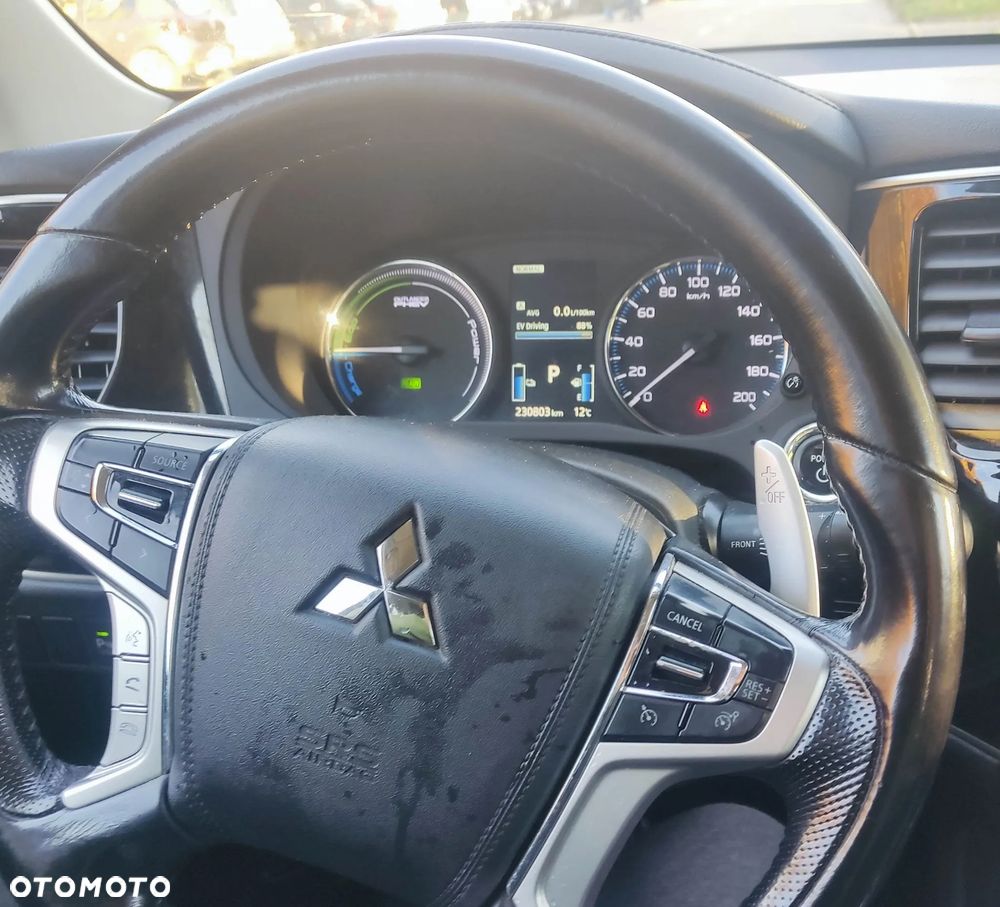 Mitsubishi Outlander Instyle NAVI + - 10