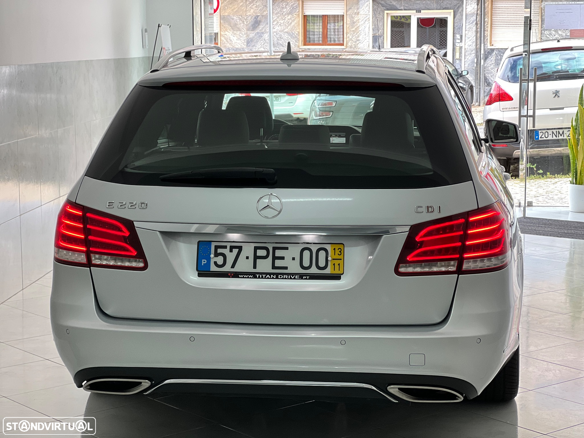 Mercedes-Benz E 220 CDi Avantgarde BlueEfficiency Auto - 11